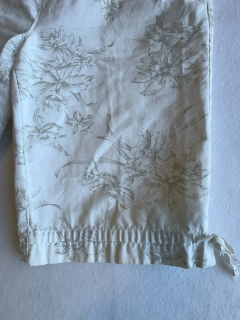 Jamaica Bay Floral Capri Pants White Gray‎ Cotton Tie Hem Sz 8